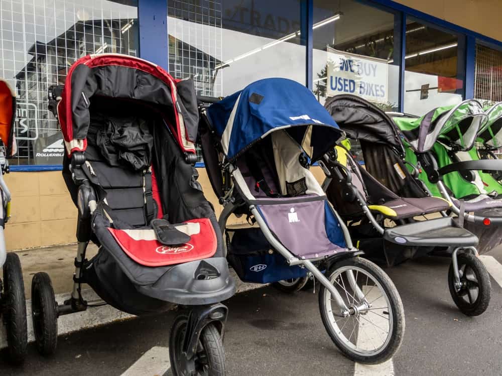 4 Beste Kinderwagen für Schnee, um Ihr Baby sicher und gemütlich zu halten