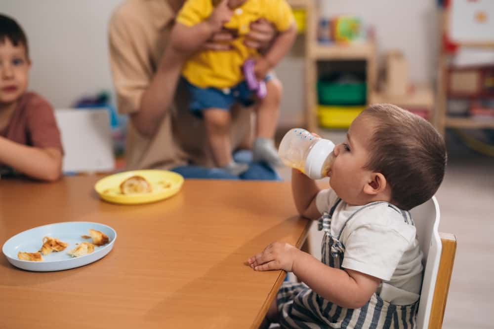 Flaschen für die Kita beschriften: 4 lustige und einfache Ideen