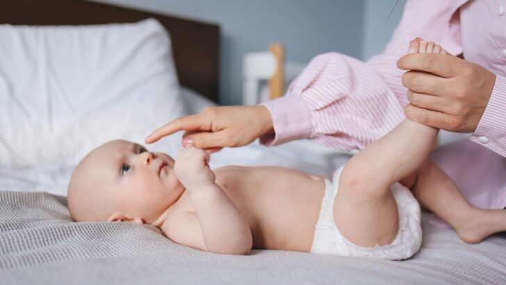 Pampers Vs. Huggies: Which Hug Your Baby’s Bottom Better?