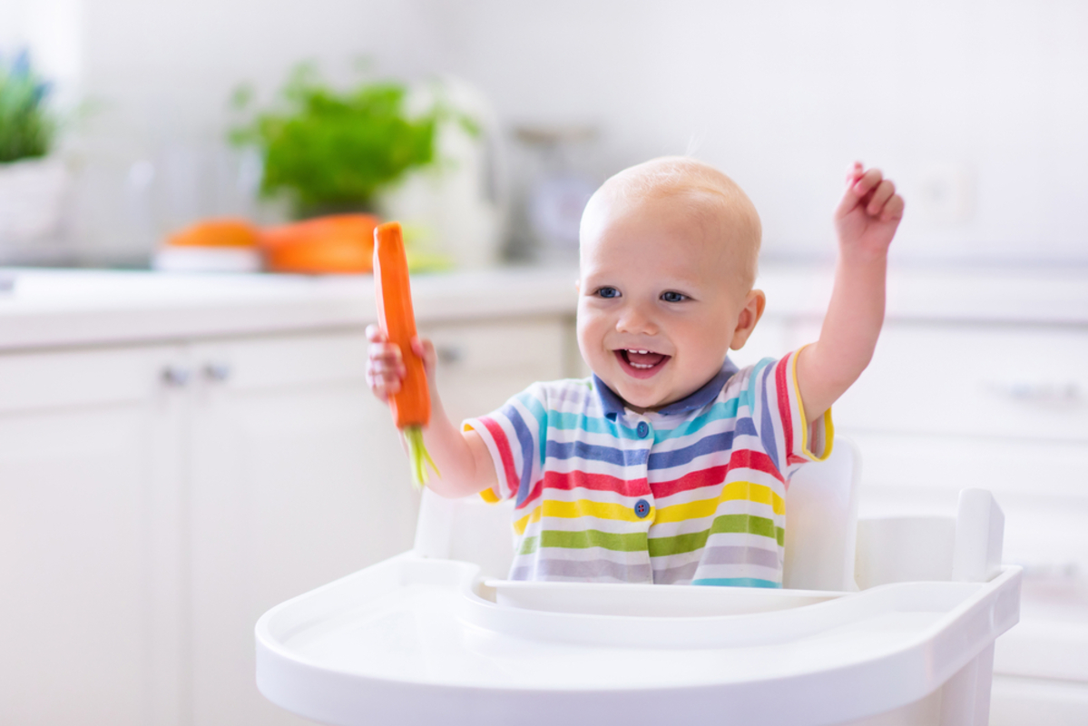 Hochsitz vs. Bumbo: Die ersten Erfahrungen Ihres Babys im Sitzen