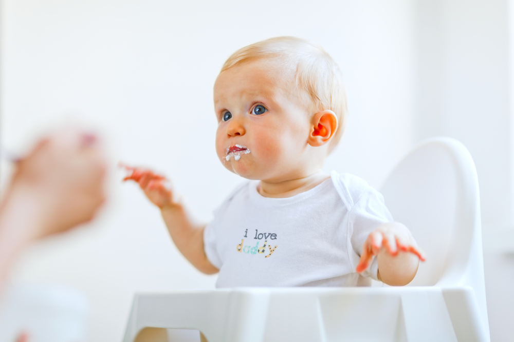 Hochsitz vs. Bumbo: Die ersten Erfahrungen Ihres Babys im Sitzen